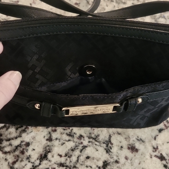Tommy Hilfiger Small Black Purse/Crossbody - Picture 4 of 15